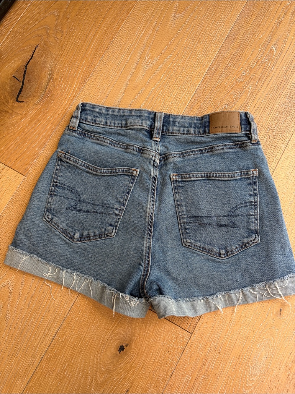 Women’s American Eagle Mom Shorts Size 2 - Picture 2 of 8